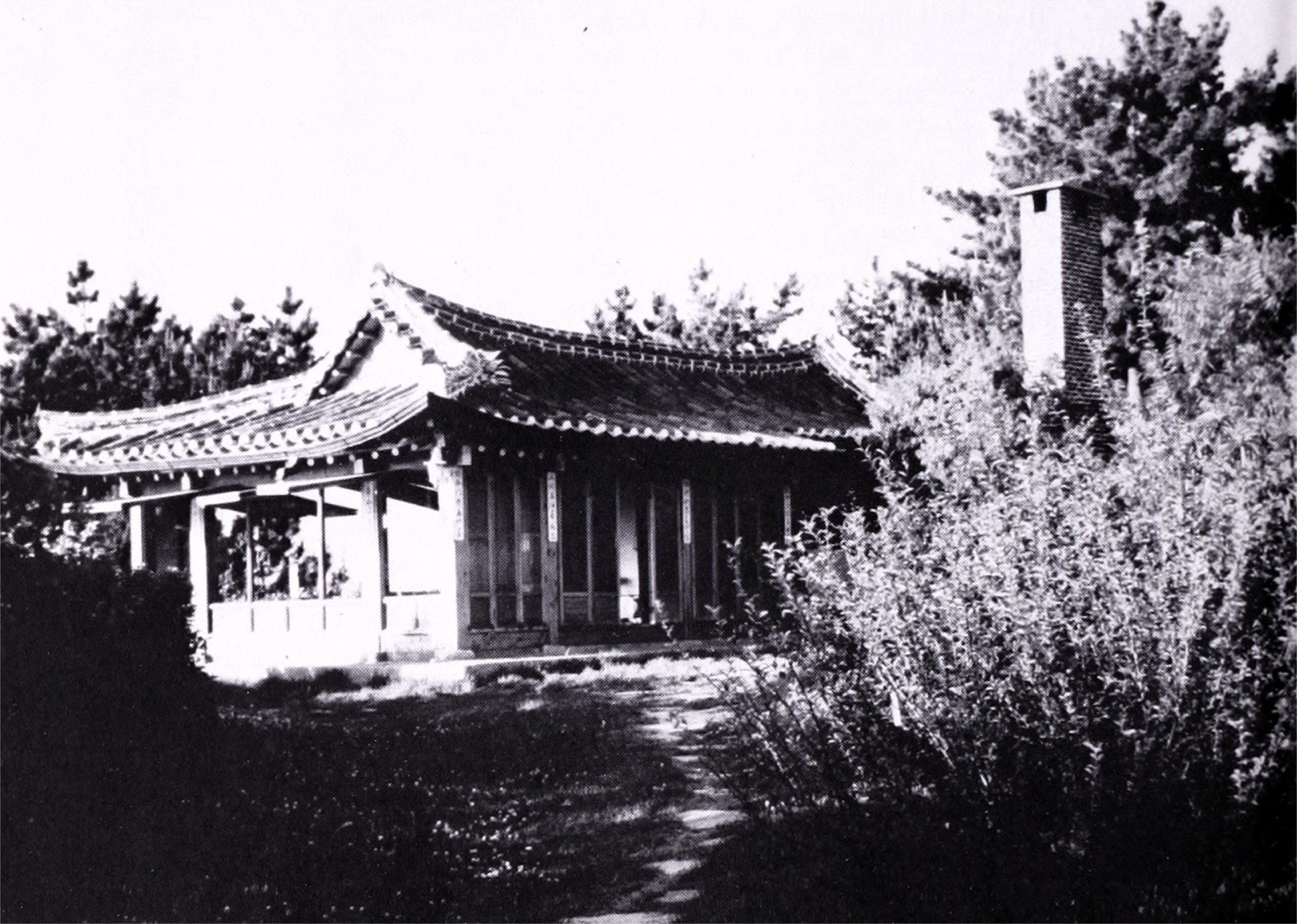 Black-and-white photograph of house with tiled roof