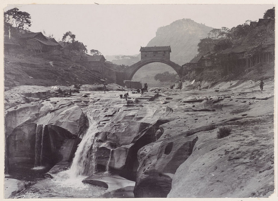 Upper part of Wan-Hsien, Yangtze River, 1908. All photographs by Ernest Henry Wilson. © President and Fellows of Harvard College. Arnold Arboretum Archives.