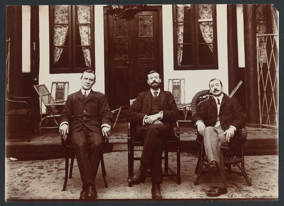 Wilson (middle) at the British Consulate in Chentu, 1908. All photographs by Ernest Henry Wilson. © President and Fellows of Harvard College. Arnold Arboretum Archives.