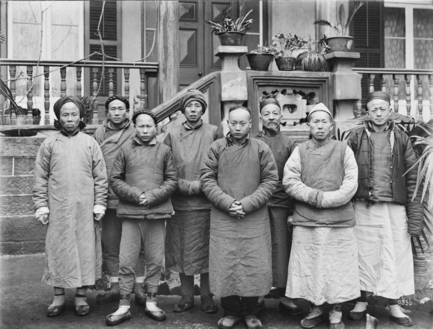My (Wilson’s) Chinese collectors; men of the peasant class. All photographs by Ernest Henry Wilson. © President and Fellows of Harvard College. Arnold Arboretum Archives.