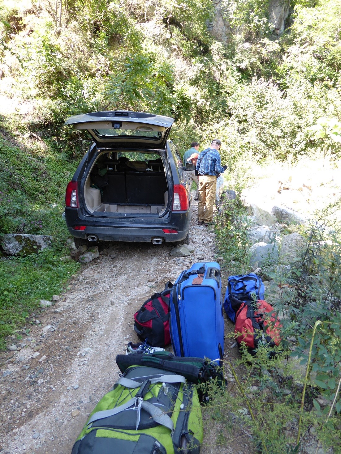 The 2015 NACPEC team repairs a flat tire near Tai Ping, Henan.
