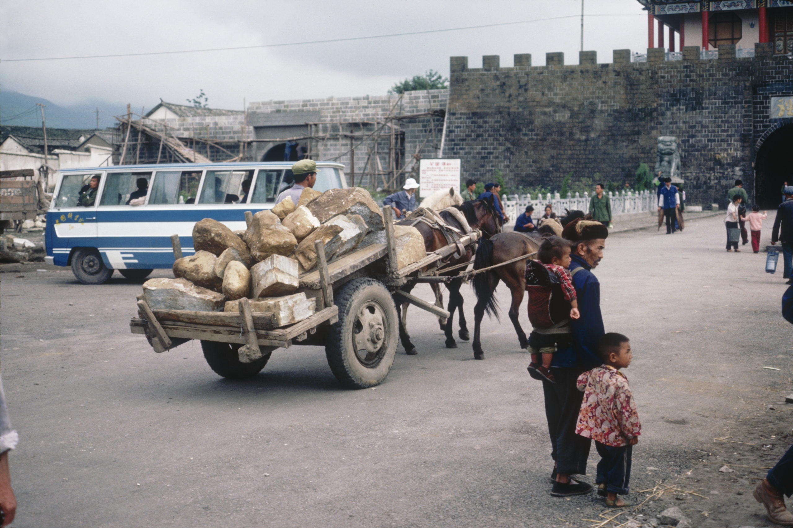 1984 SABE expedition minibus from Kunming Institute of Botany and a horse-drawn cart at the south gate of Dali, Yunnan.