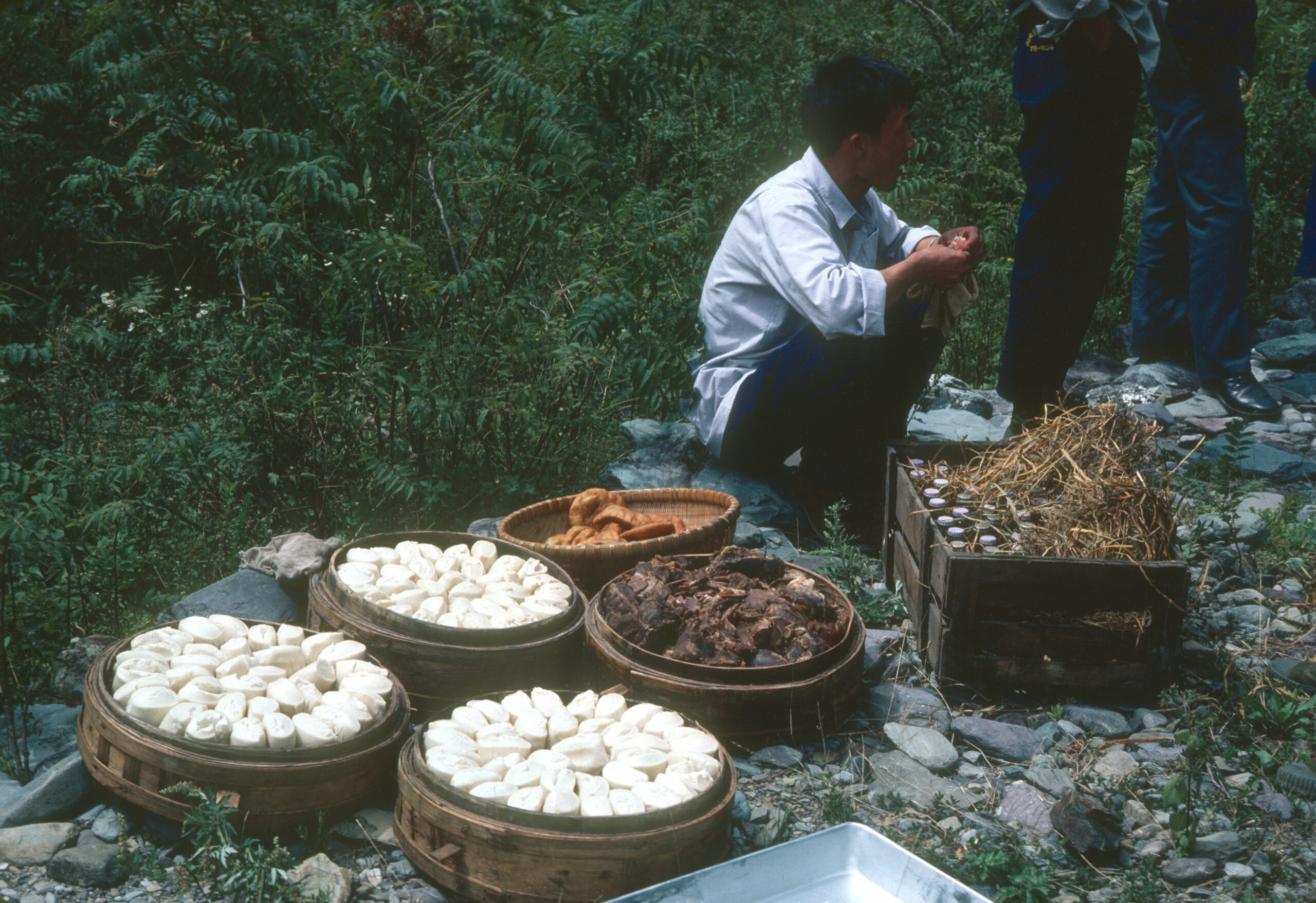 A picnic lunch of steamsed buns en route to Big Nine Lakes (Dajiuhu), Shennongjia.