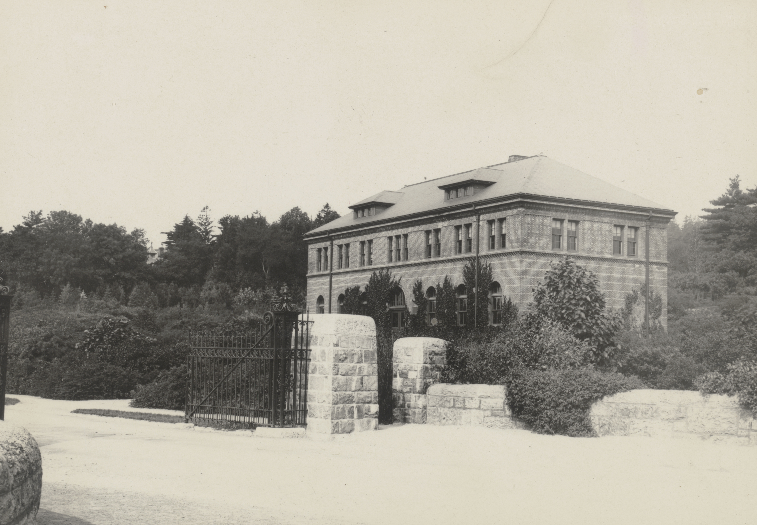 View of the Hunnewell Building in June 1899 just after the iron gates were installed.