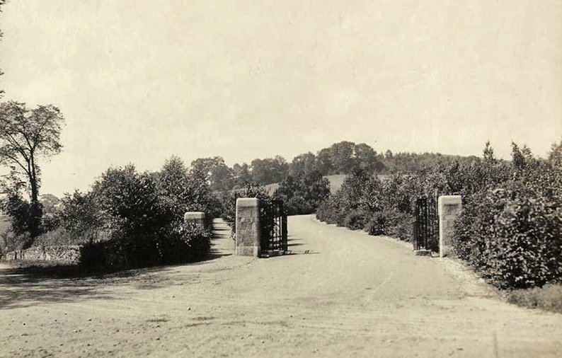 Poplar Gate at Peters Hill photographed in 1905.