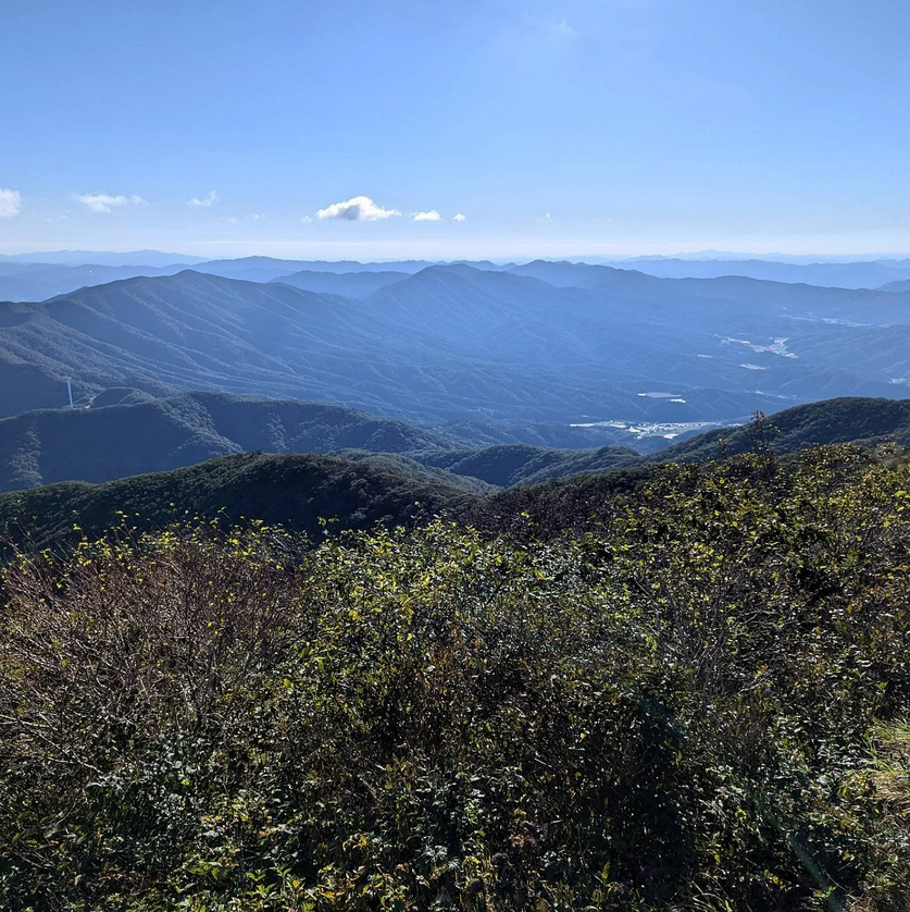 View along the trail to the summit of Gyebangsan