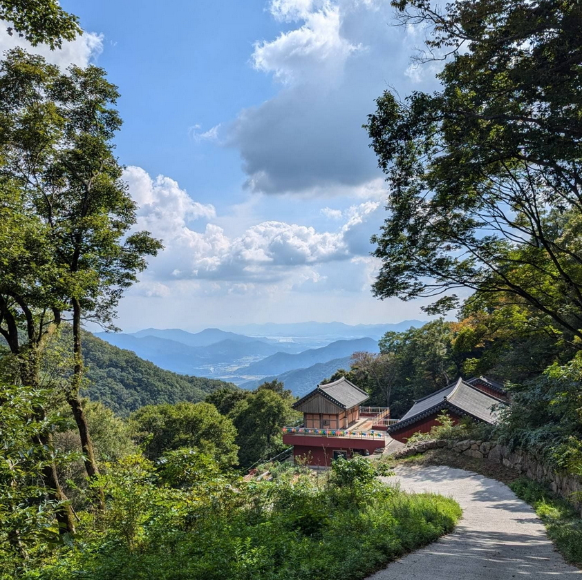 The expedition explored Baegunsan, a mountain just south of the more famous Jirisan